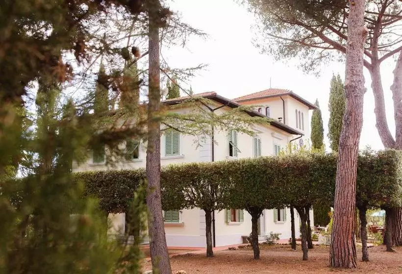 Hotelli Villa Del Pino B&b