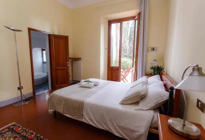 Hotelli Villa Del Pino B&b