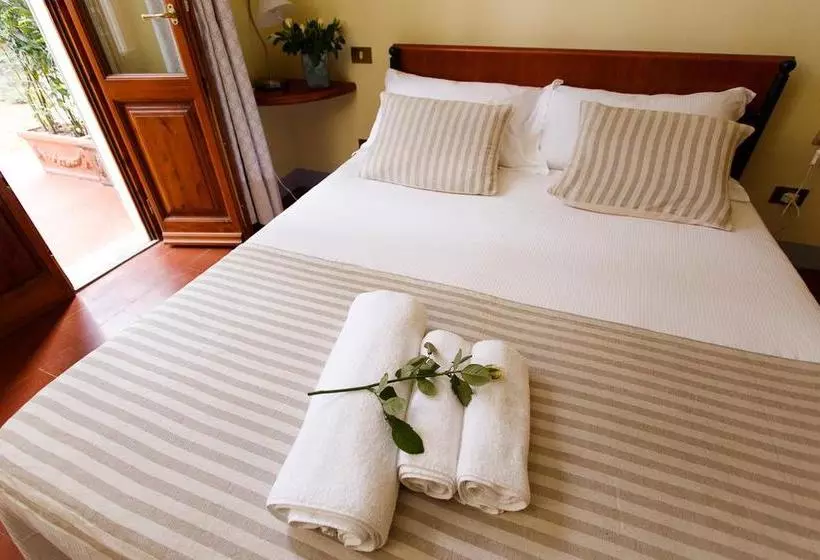 Hotelli Villa Del Pino B&b