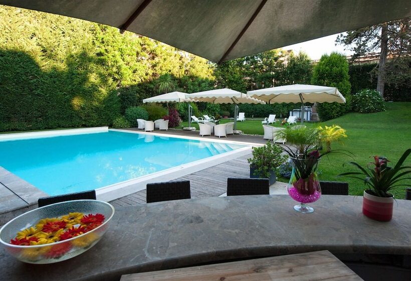 هتل Villa Maria Cristina