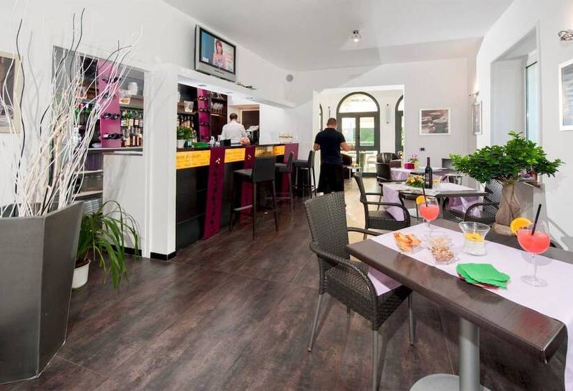 هتل Villa Maria Cristina