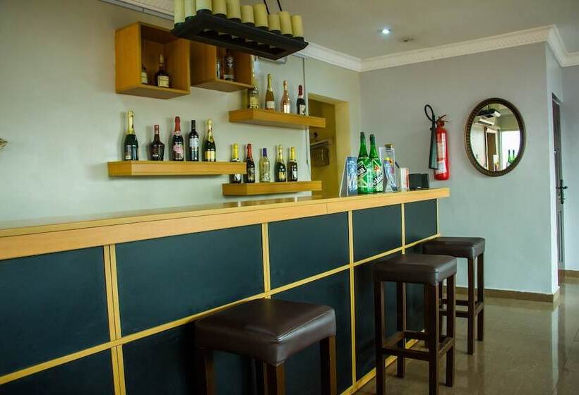 هتل Tivoli Residence & Bar