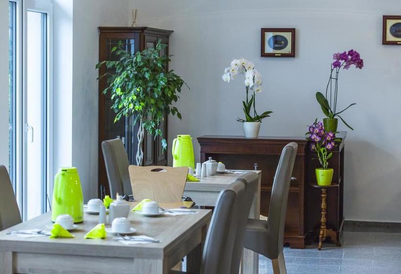 Отель Anna Hilden