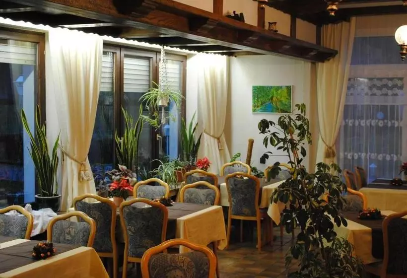 Hotelli Gasthof Zum Diemeltal