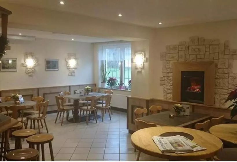Hotelli Gasthof Zum Diemeltal