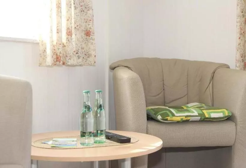 Hotelli Gasthof Zum Diemeltal