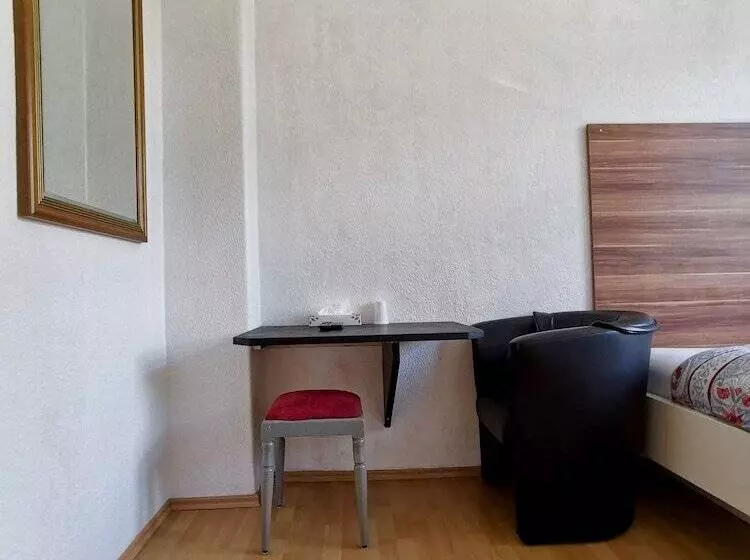 Hotelli Pension Akropolis