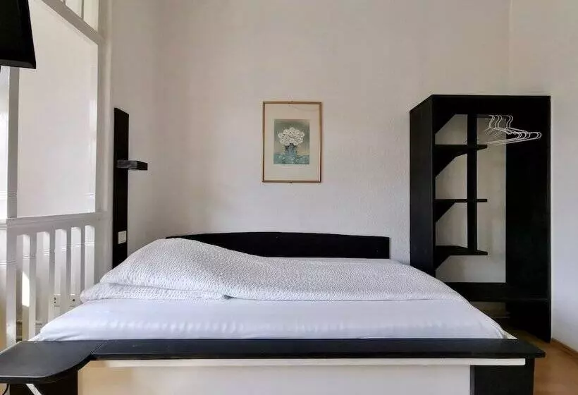 Hotelli Pension Akropolis
