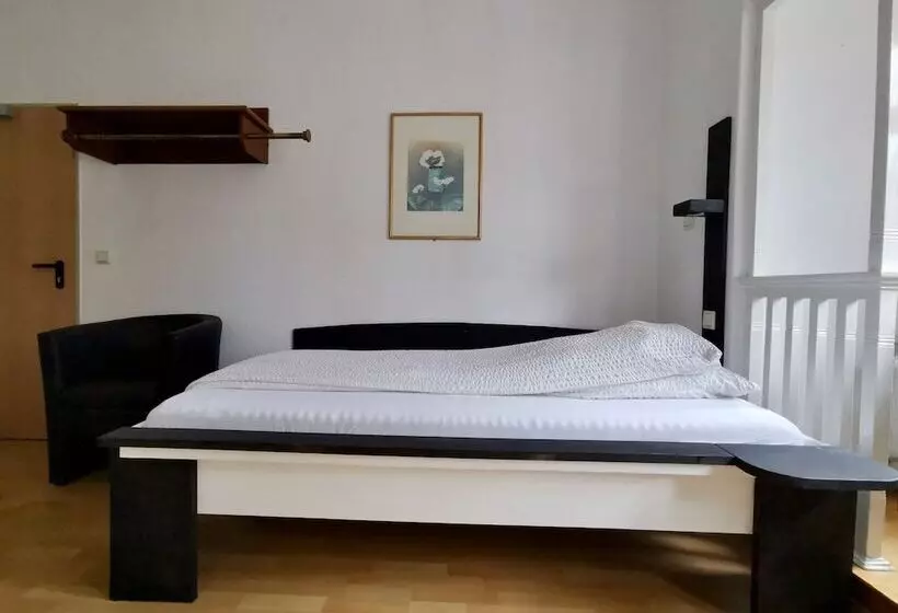 Hotelli Pension Akropolis