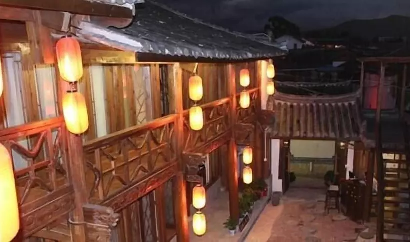 Hotelli Lijiang On Road Mansion