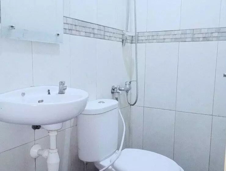 هتل Putri Gading 2 By Oyo Rooms