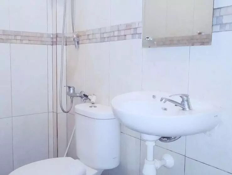 هتل Putri Gading 2 By Oyo Rooms