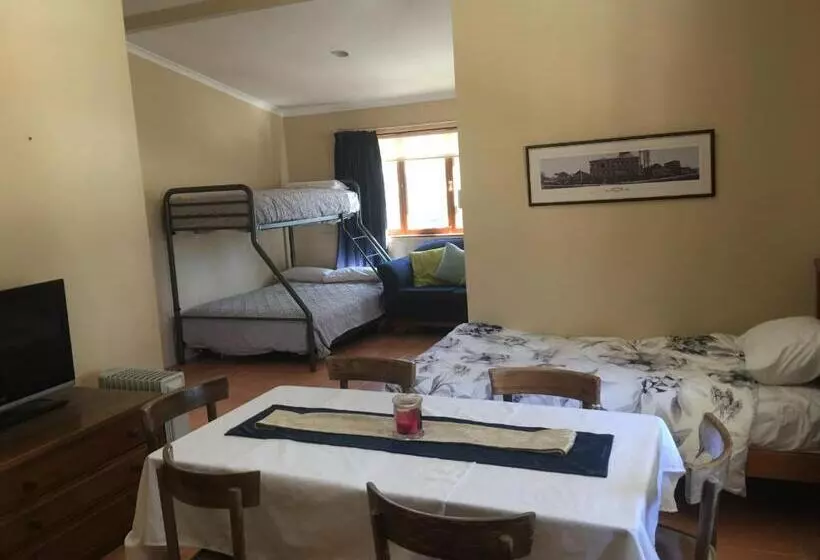 Hotelli Girraween Country Inn