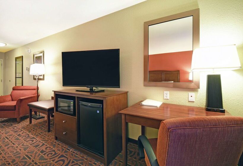 فندق Hampton Inn & Suites Milwaukee/franklin