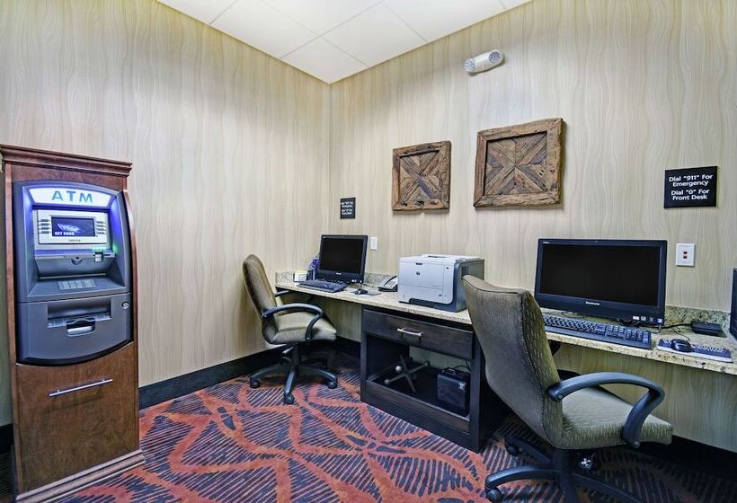 فندق Hampton Inn & Suites Milwaukee/franklin