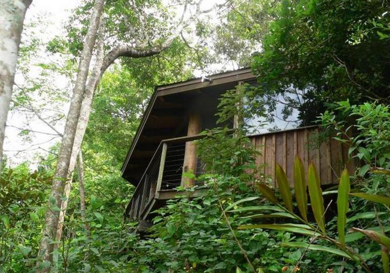 Отель Mount Quincan Crater Retreat