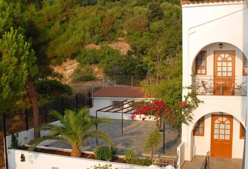 Travlos Studios