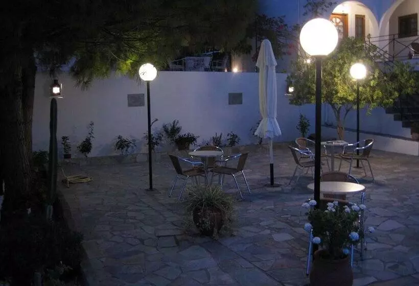 Travlos Studios