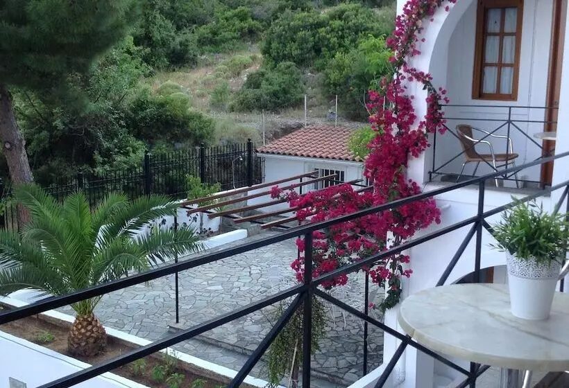 Travlos Studios