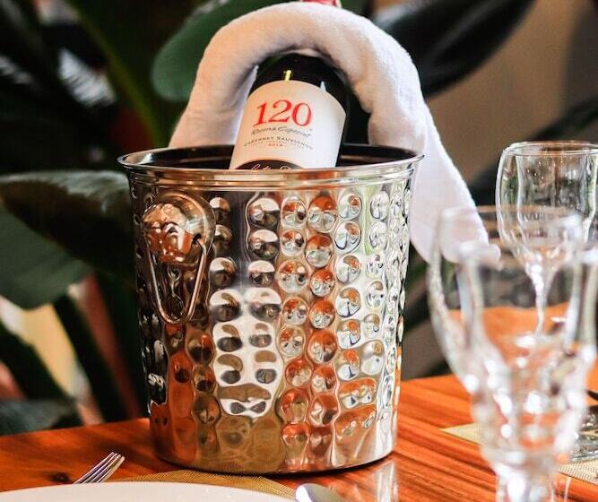 호텔 Josefina's Tourist Inn