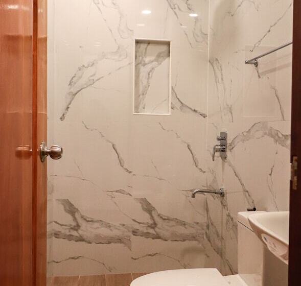 호텔 Josefina's Tourist Inn