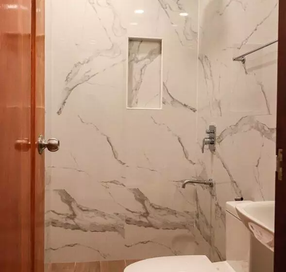 ホテル Josefina's Tourist Inn