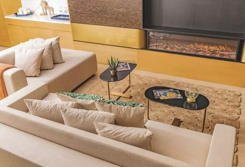 The House Hotel Al Khiran