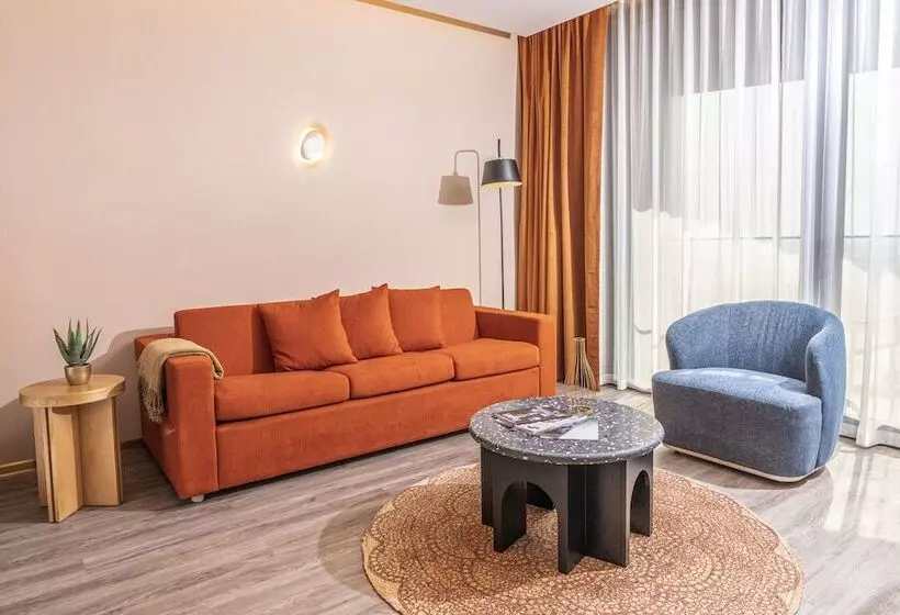 The House Hotel Al Khiran