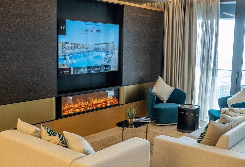 The House Hotel Al Khiran