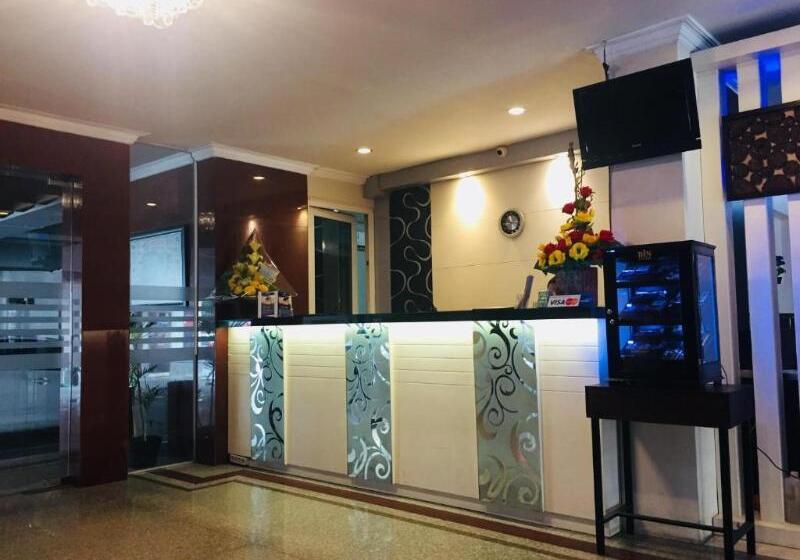 Отель 88 Jember By Wh