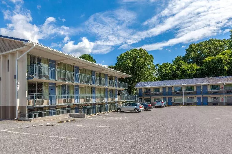 ホテル Days Inn By Wyndham Charles Town