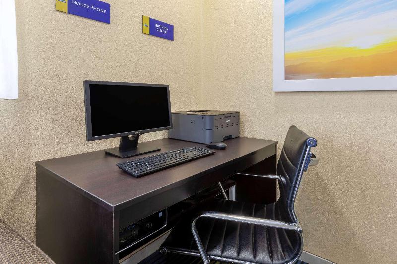 ホテル Days Inn By Wyndham Charles Town