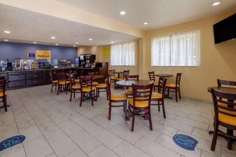 ホテル Days Inn By Wyndham Charles Town