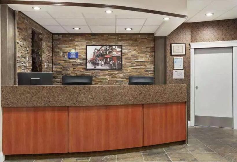 هتل Days Inn By Wyndham Sylvan Lake