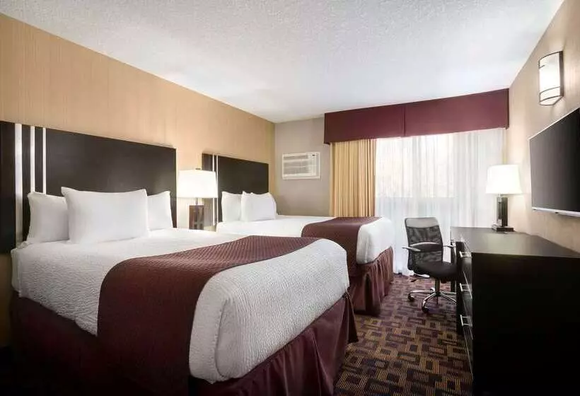هتل Days Inn By Wyndham Sylvan Lake