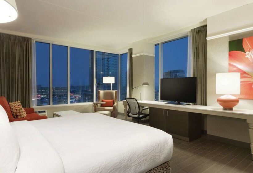 هتل Hilton Garden Inn Calgary Downtown