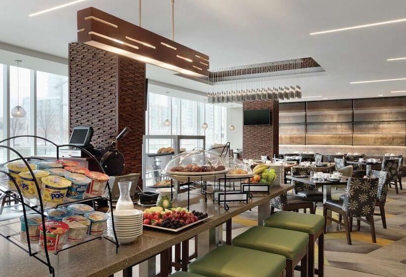 هتل Hilton Garden Inn Calgary Downtown