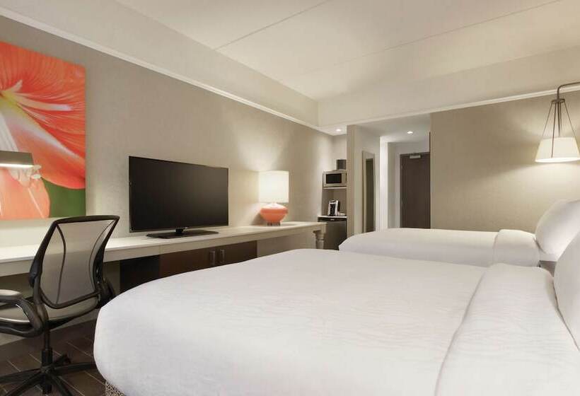 هتل Hilton Garden Inn Calgary Downtown