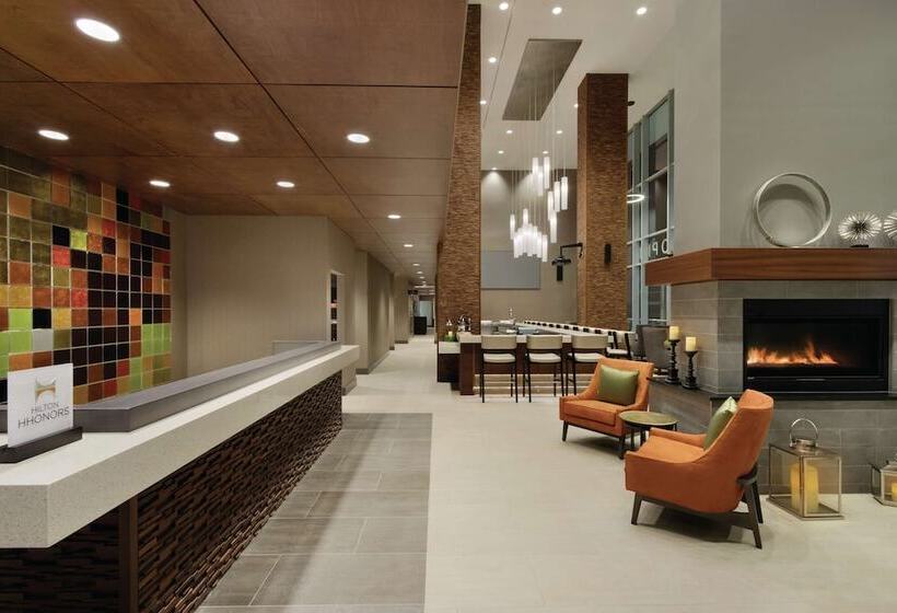 هتل Hilton Garden Inn Calgary Downtown