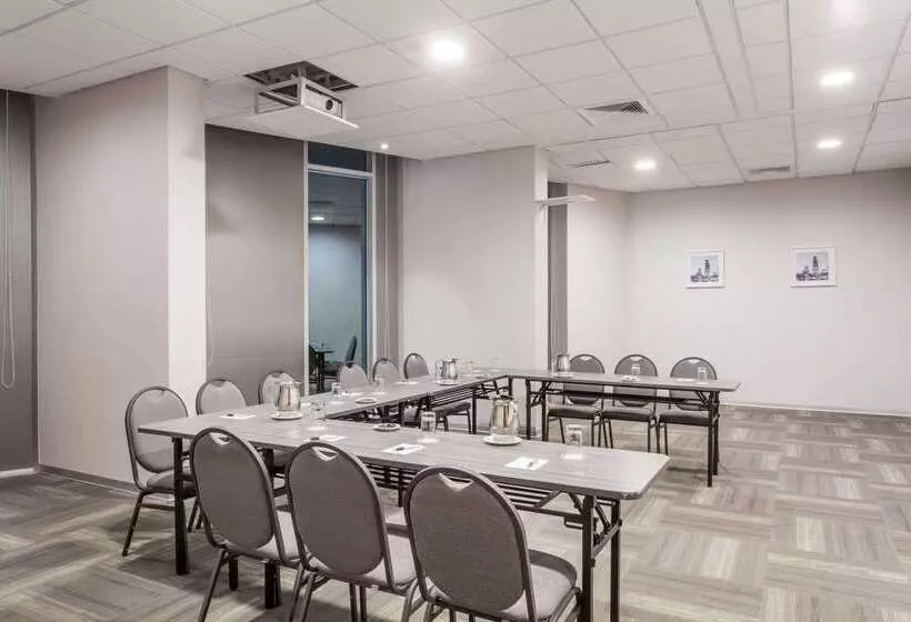هتل Ramada Encore By Wyndham Lima San Isidro