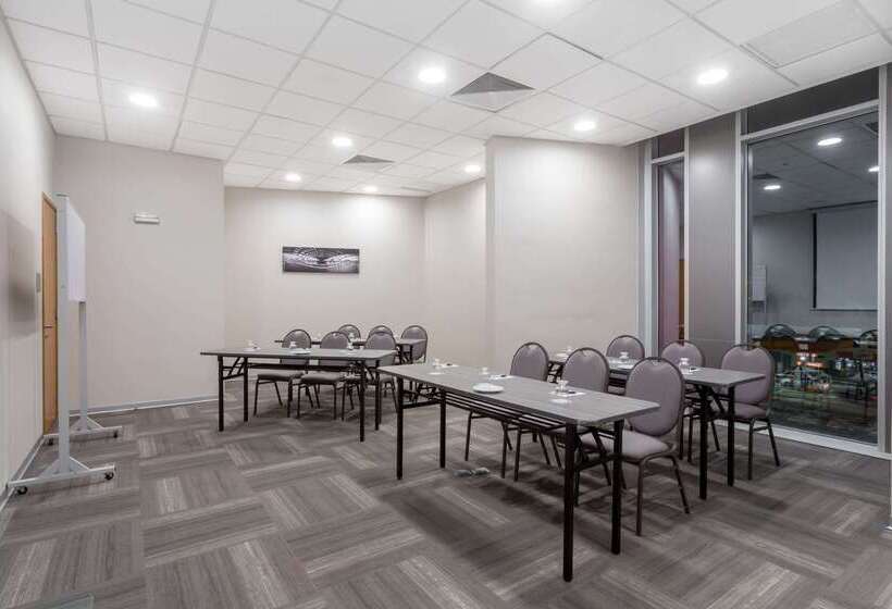 Hotel Ramada Encore By Wyndham Lima San Isidro