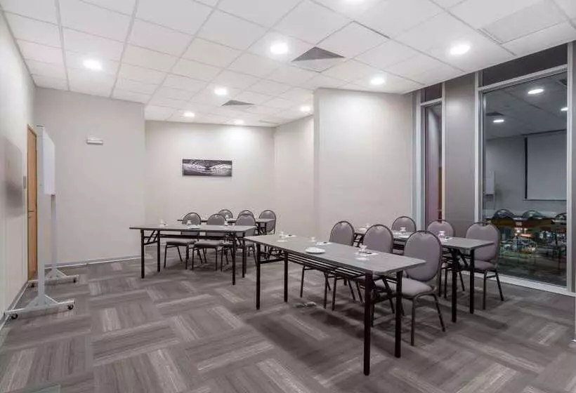 هتل Ramada Encore By Wyndham Lima San Isidro
