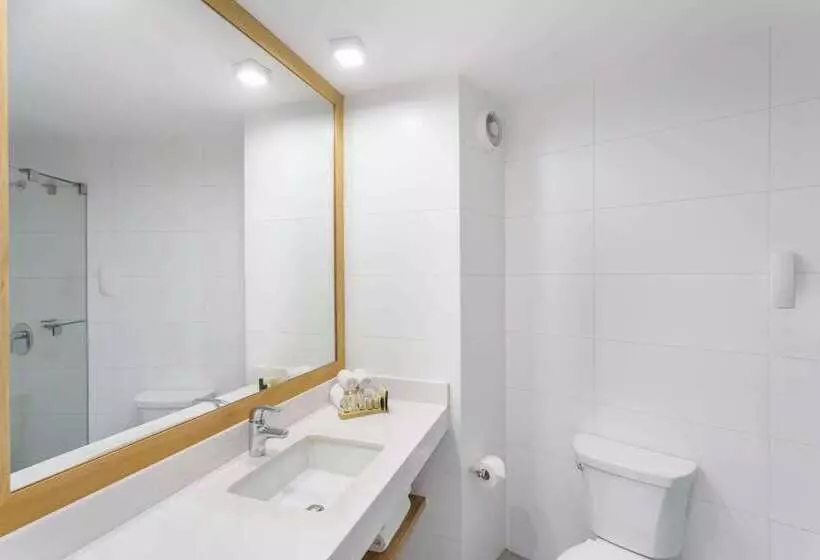 هتل Ramada Encore By Wyndham Lima San Isidro