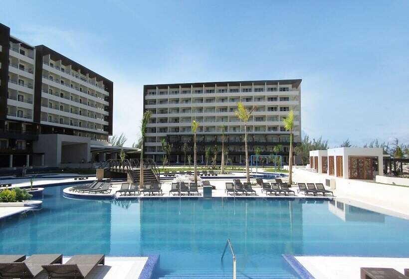 هتل Royalton Blue Waters Montego Bay, An Autograph Collection All Inclusive Resort