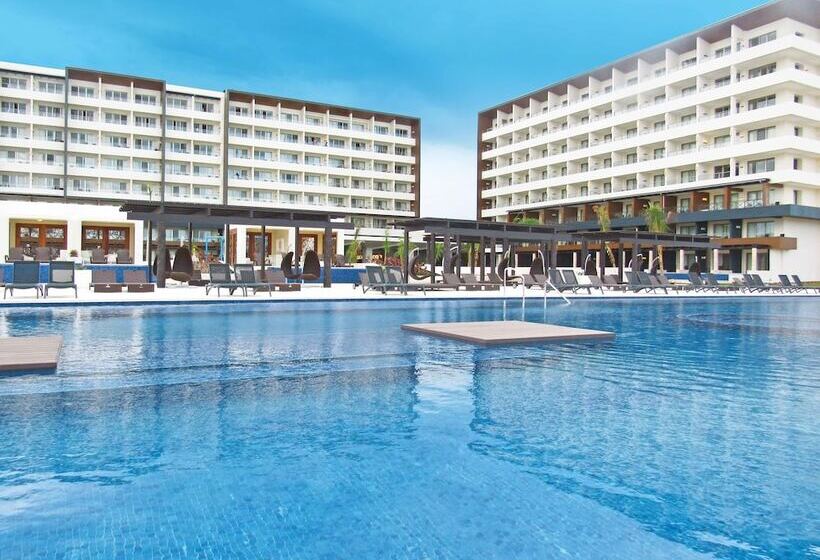 هتل Royalton Blue Waters Montego Bay, An Autograph Collection All Inclusive Resort