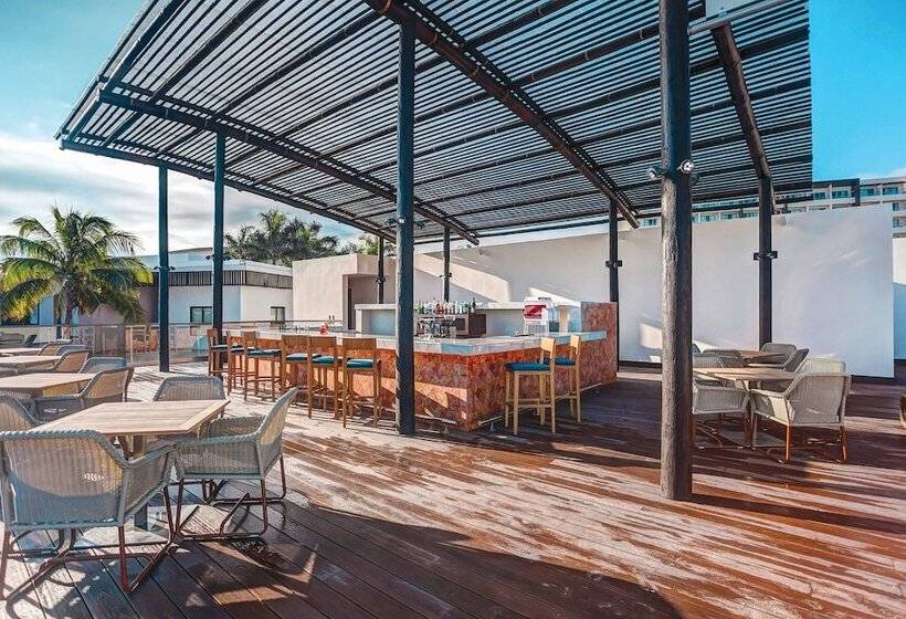 هتل Royalton Blue Waters Montego Bay, An Autograph Collection All Inclusive Resort