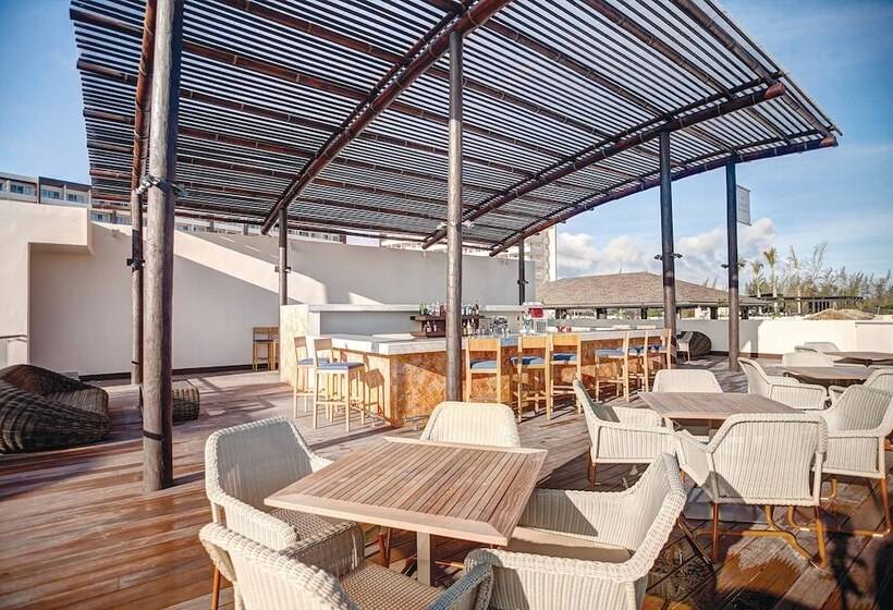 هتل Royalton Blue Waters Montego Bay, An Autograph Collection All Inclusive Resort