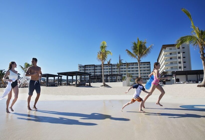 هتل Royalton Blue Waters Montego Bay, An Autograph Collection All Inclusive Resort