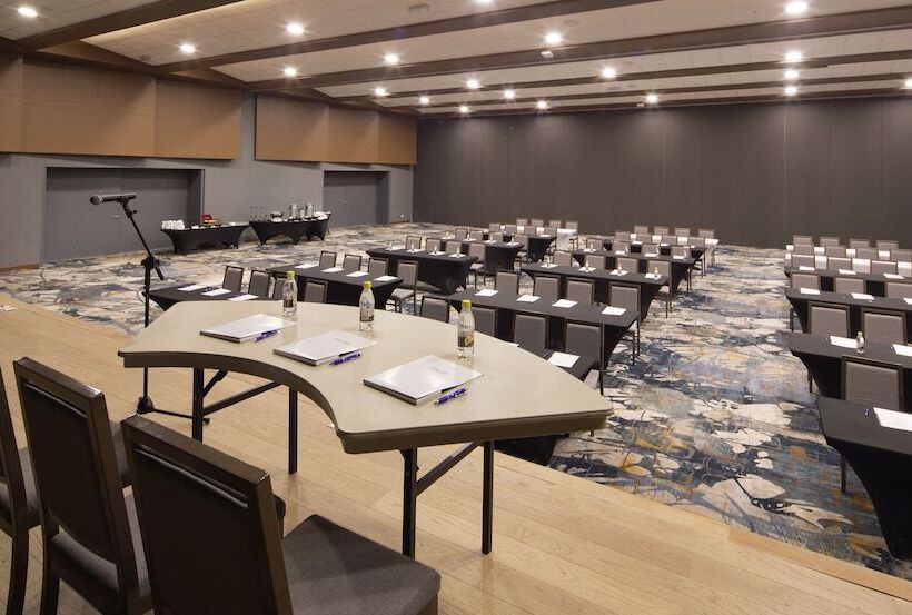 هتل Royalton Blue Waters Montego Bay, An Autograph Collection All Inclusive Resort