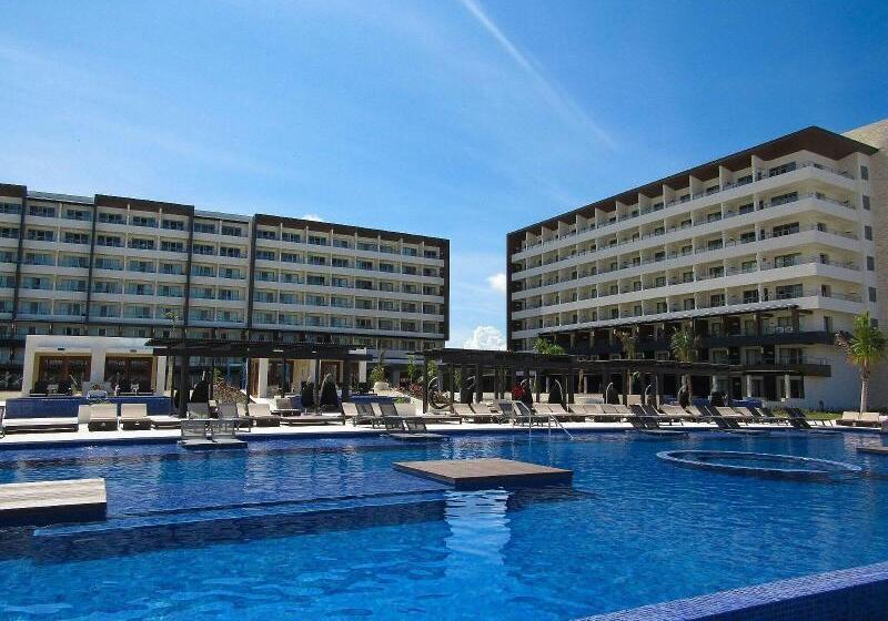 هتل Royalton Blue Waters Montego Bay, An Autograph Collection All Inclusive Resort